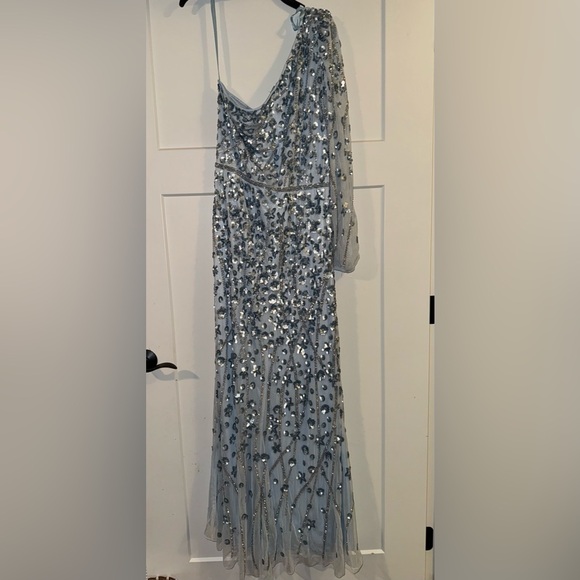 MAC DUGGAL
Blue Embellished One Sleeve Faux Wrap Gown 16 5659 - Picture 6 of 11